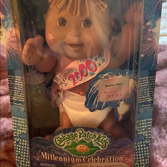 CABBAGE PATCH DOLL-MILLENNIUM COLLECTOR EDITION - Picture 2 of 5